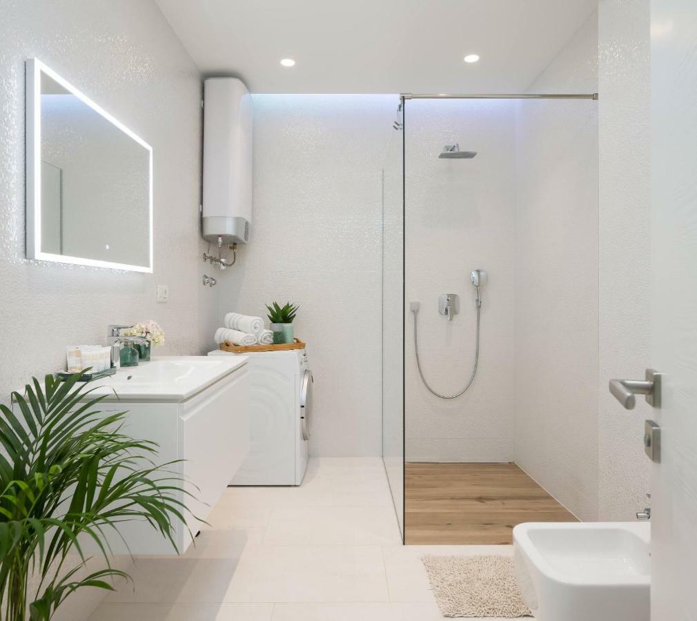 Luxury Design Beach Front Apartment Sukošan المظهر الخارجي الصورة